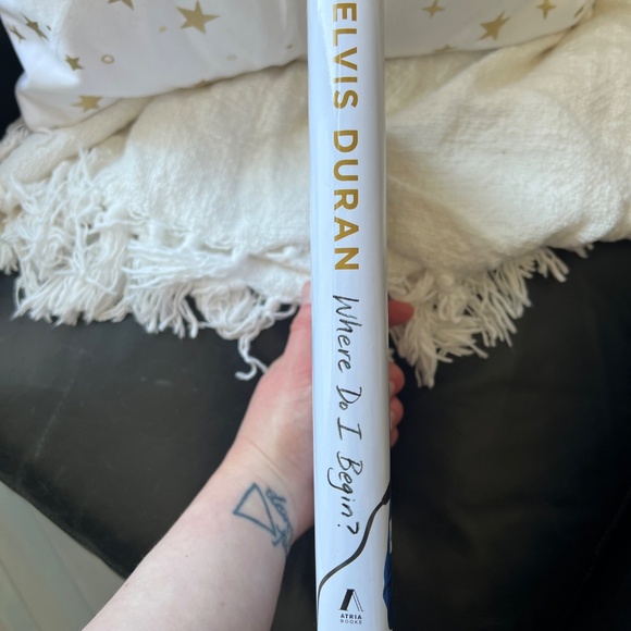 SIGNED COPY Where Do I Begin? by Elvis Duran Hardcover Book - Picture 6 of 6